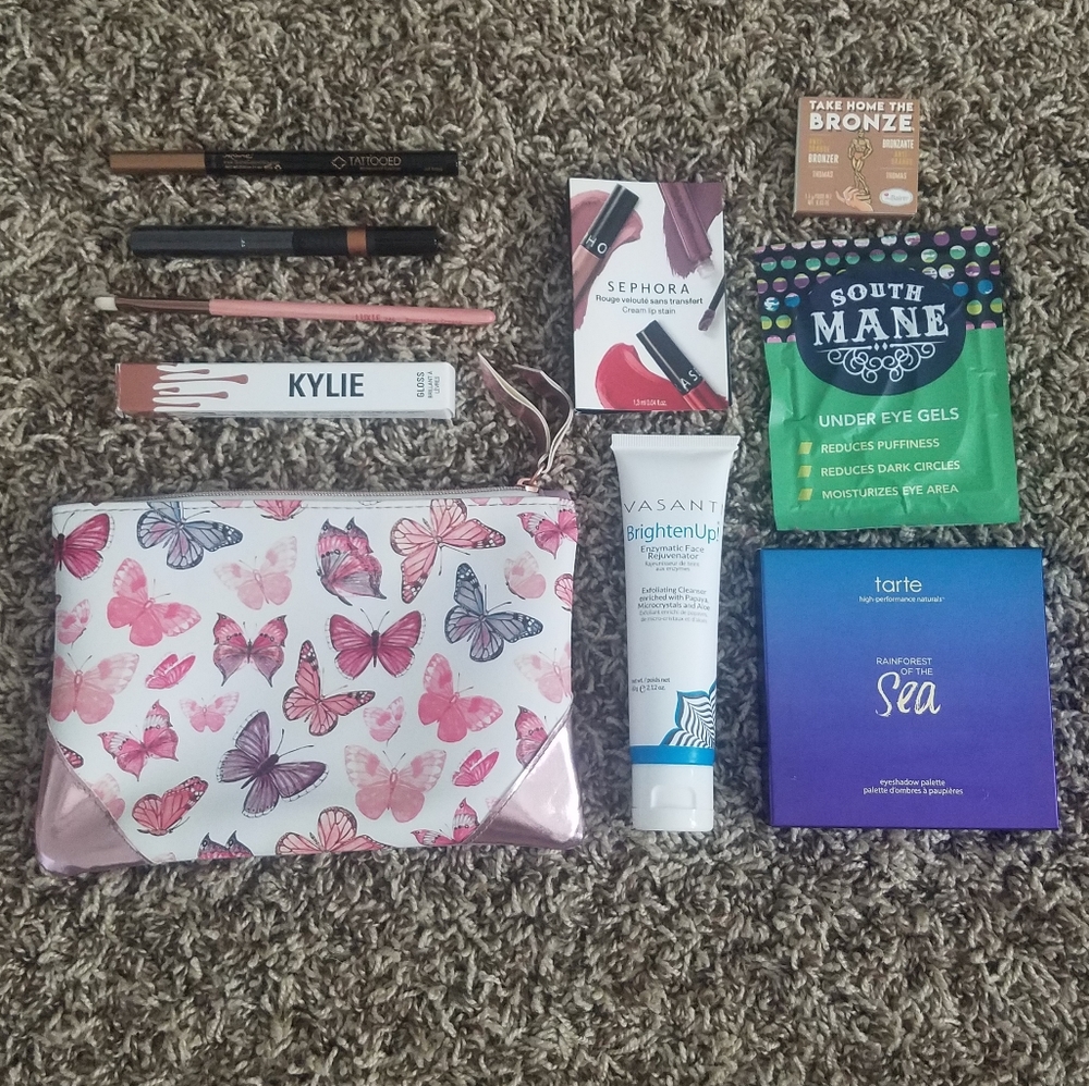Mystery makeup bundles! - Picture 4 of 4